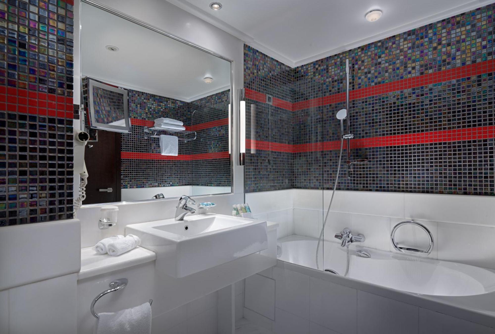 Standard Queen Room - Smoking,1273207357:JPEG