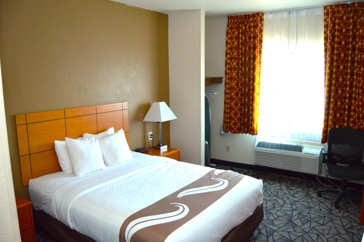 Queen Room - Mobility Accessible/Non-Smoking