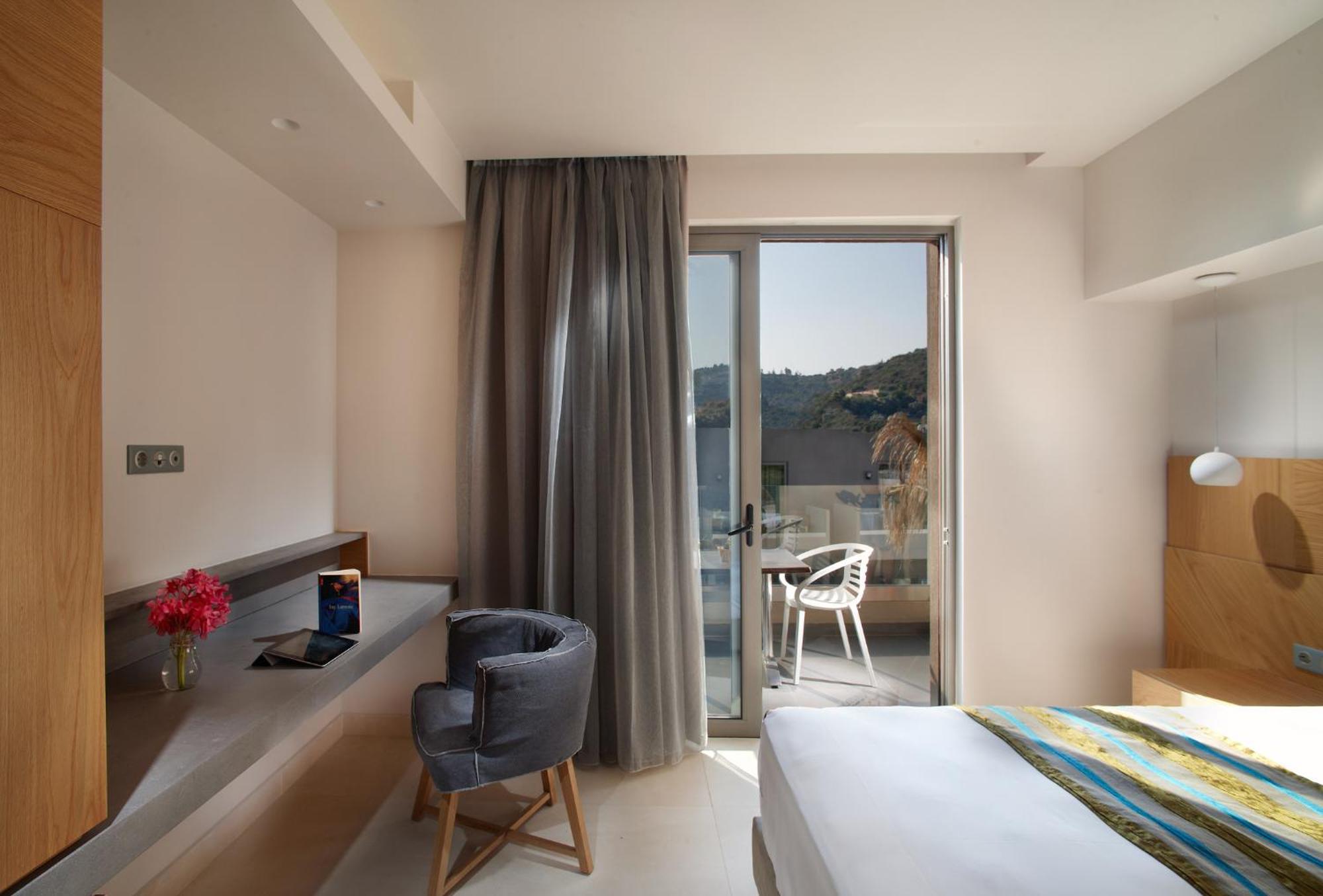 One-Bedroom Apartment,1273232491:JPEG