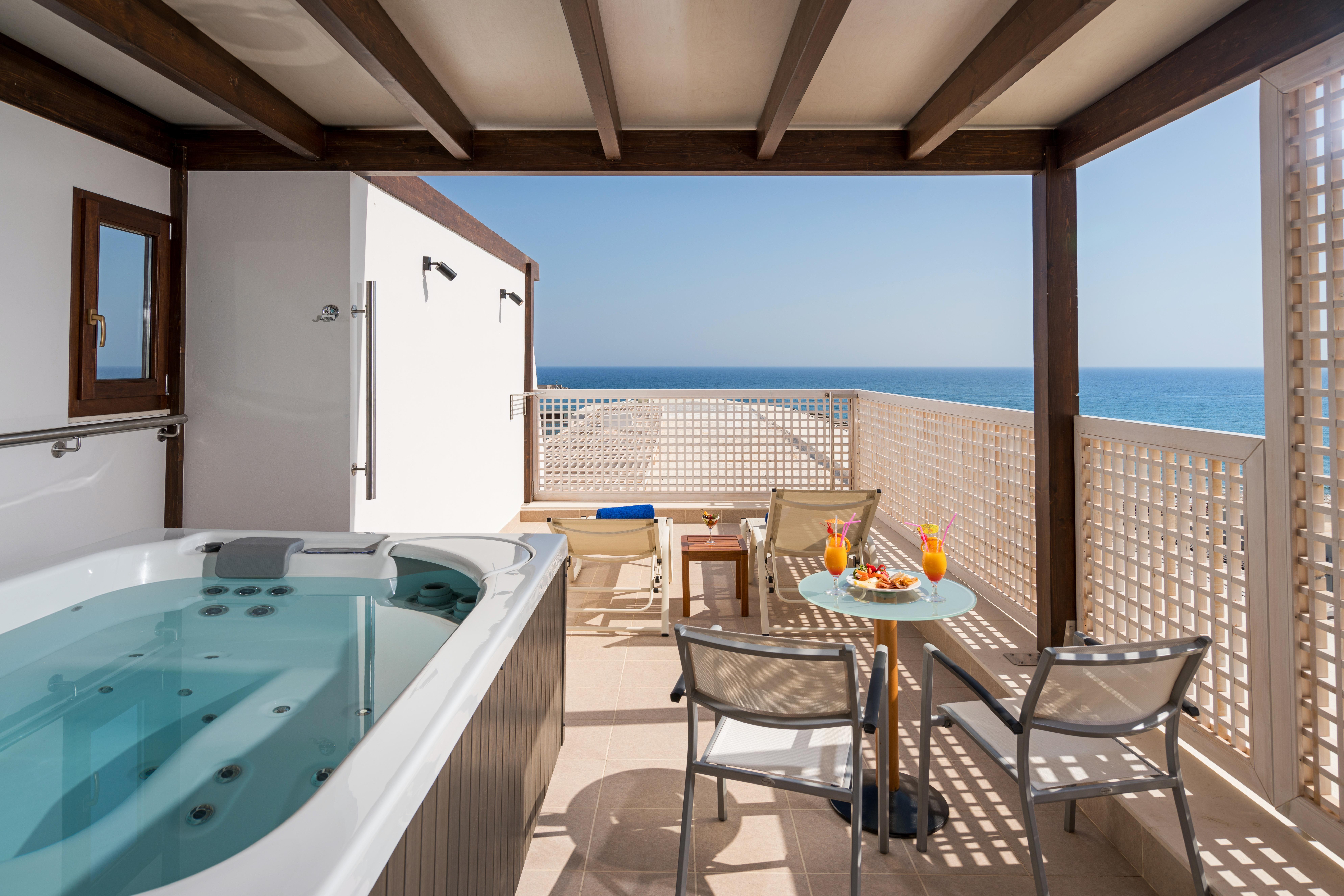 Deluxe Suite Spa Bath