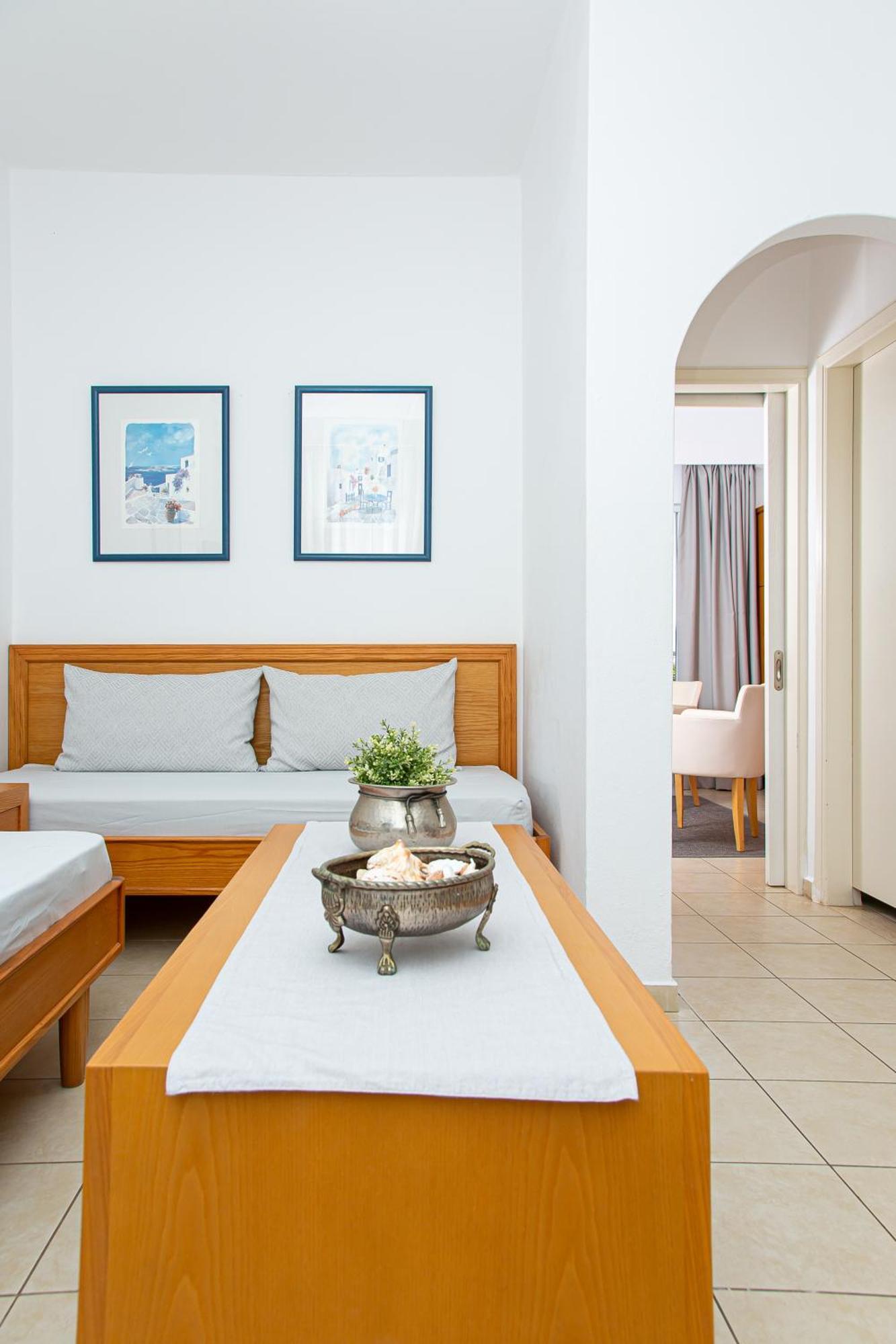 Luxury One-Bedroom Apartment Sea View