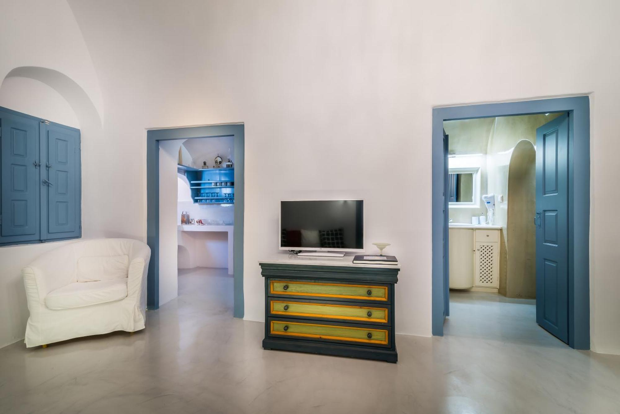 Fava Eco Villa with Outdoor Private Jetted Tub (Not Heated)