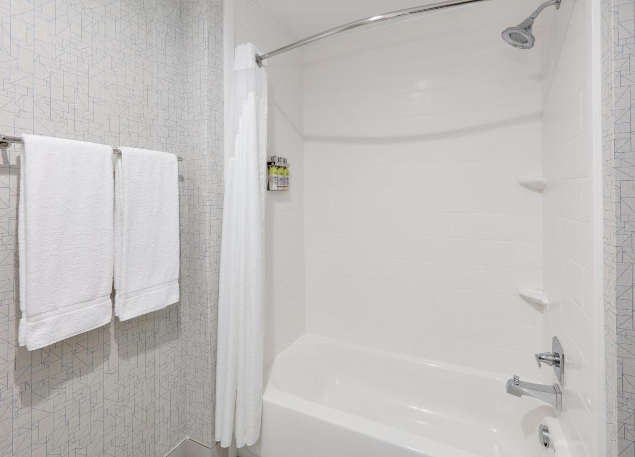 Double Room with Two Double Beds - Hearing Accessible/Non-Smoking