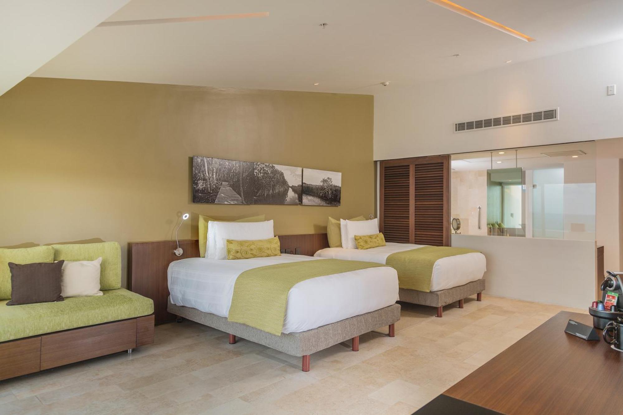 Club Queen Room Two Queen Beds Ocean view