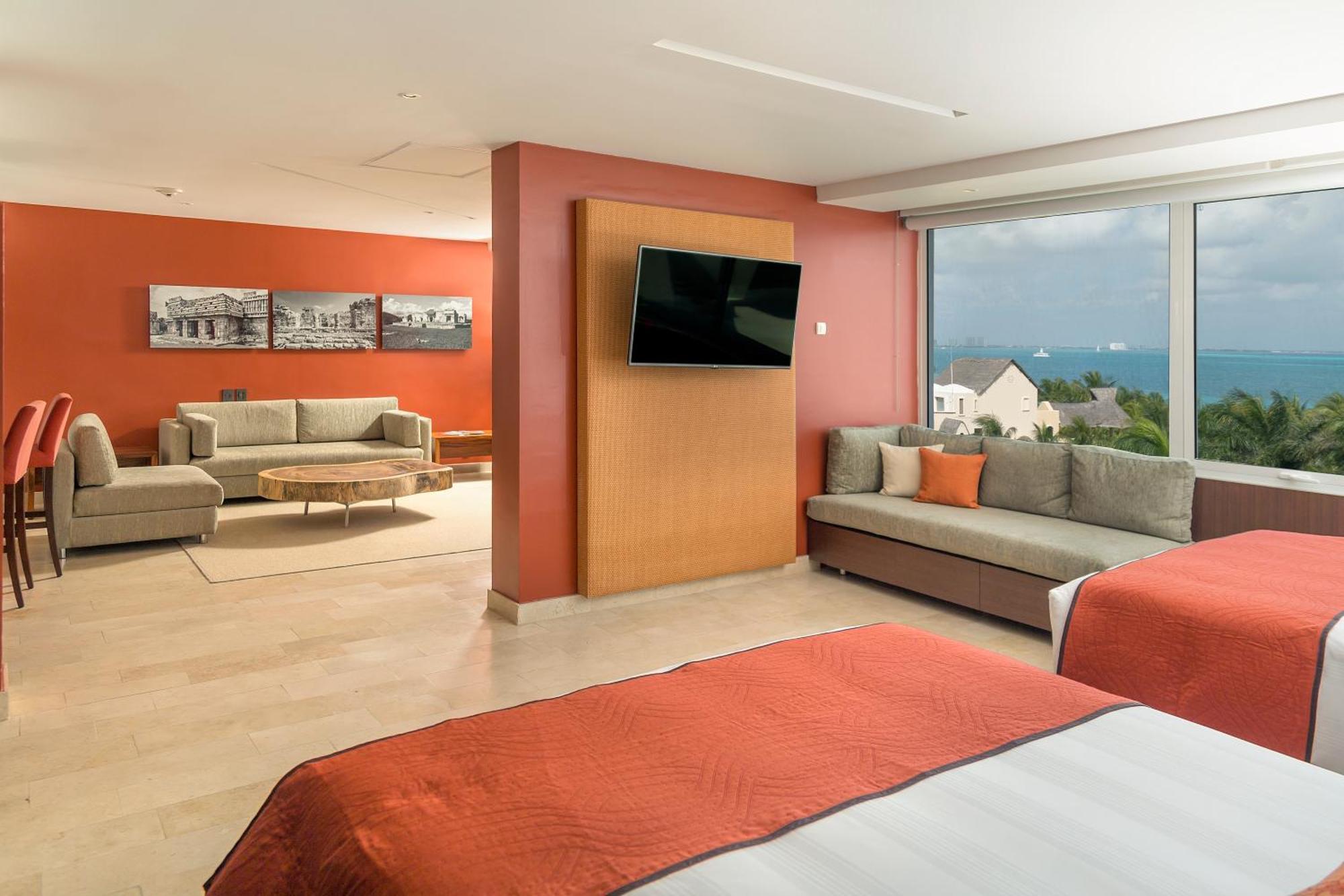 Club Queen Suite Ocean View