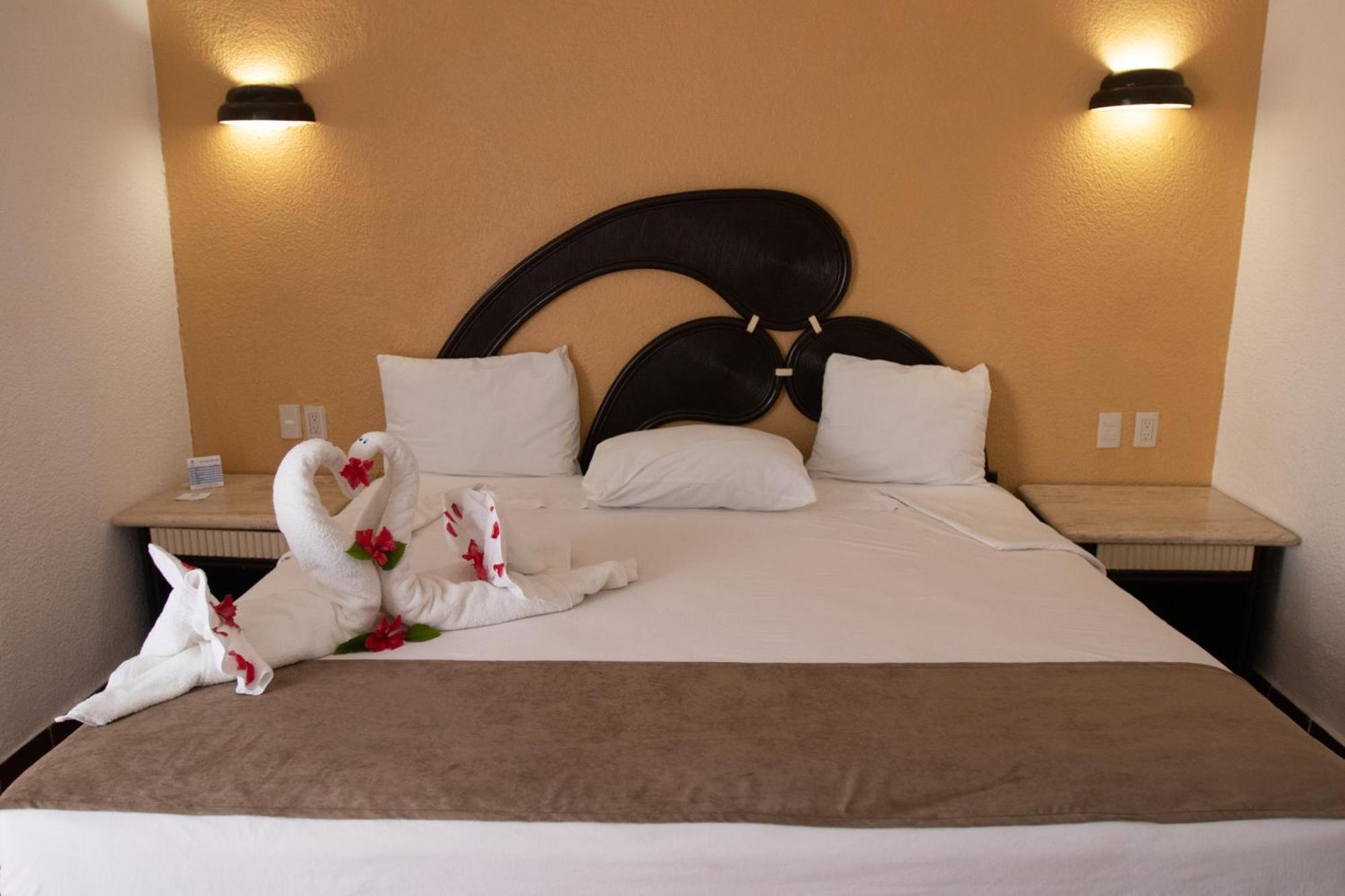 Standard Double Room with Garden View