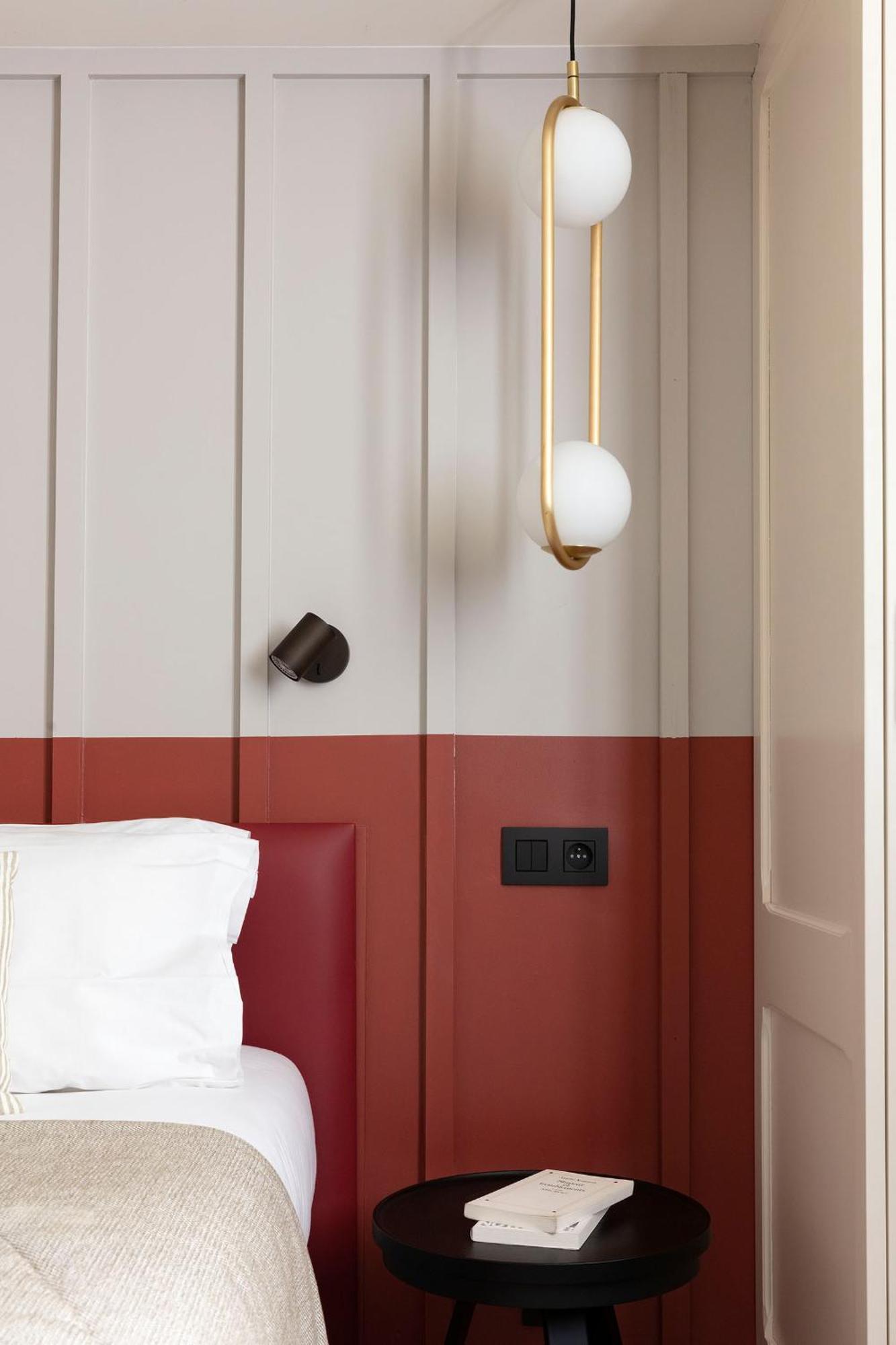 Communicating Rooms