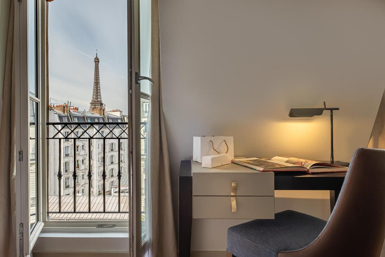 Classic Double Room Eiffel Tower View