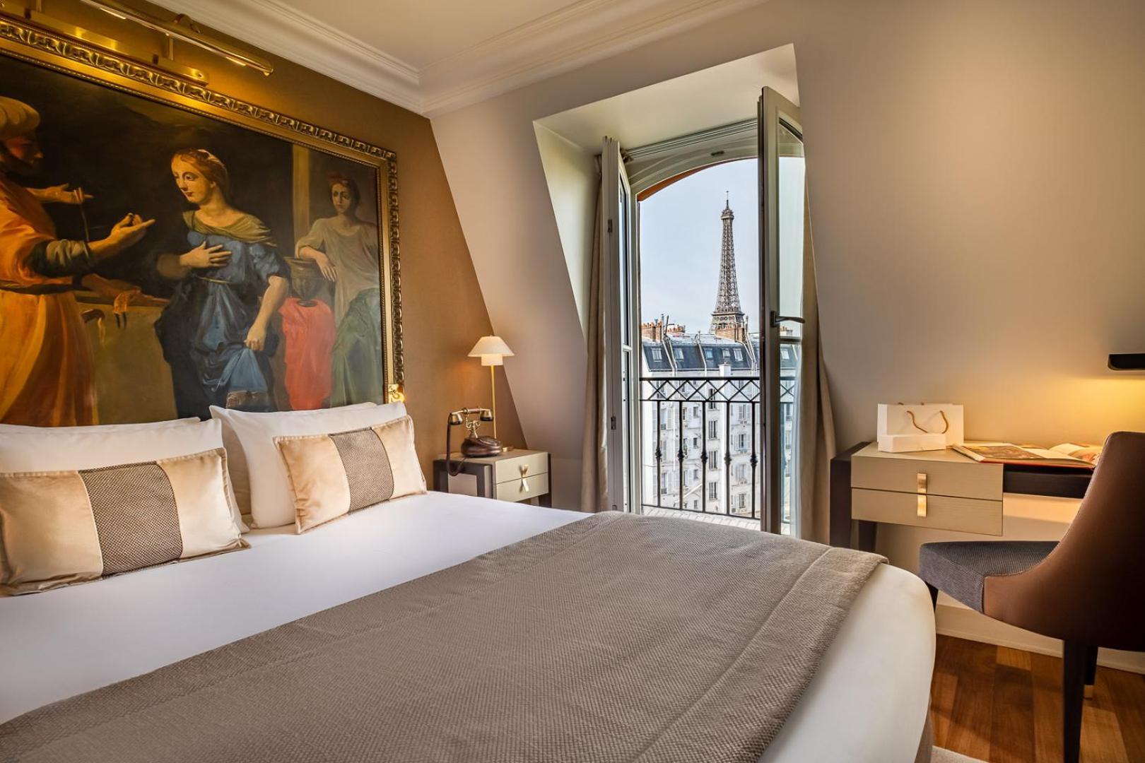 Classic Double Room Eiffel Tower View