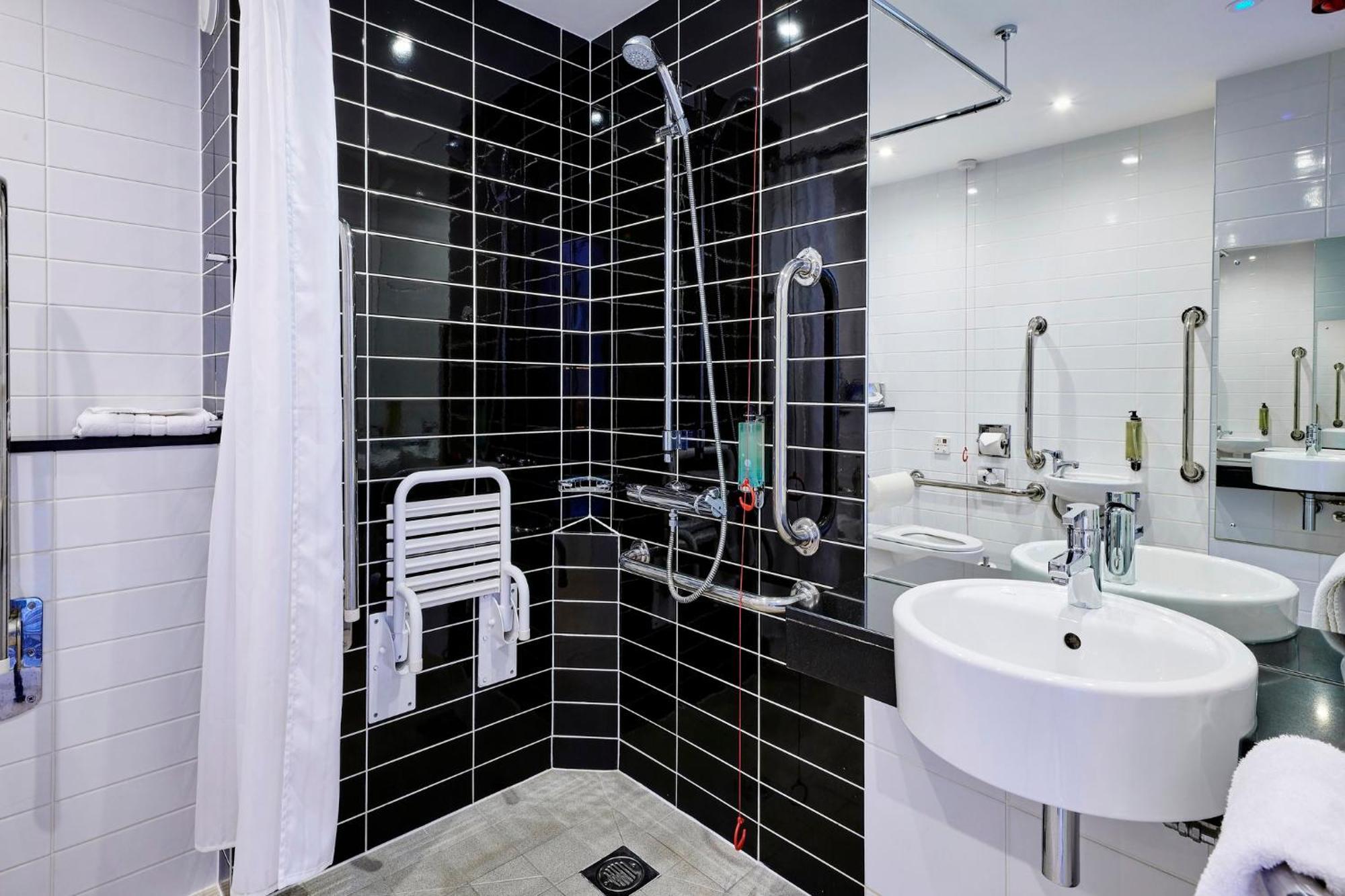 Habitación doble estándar con desayuno caliente gratuito - Habitación adaptada