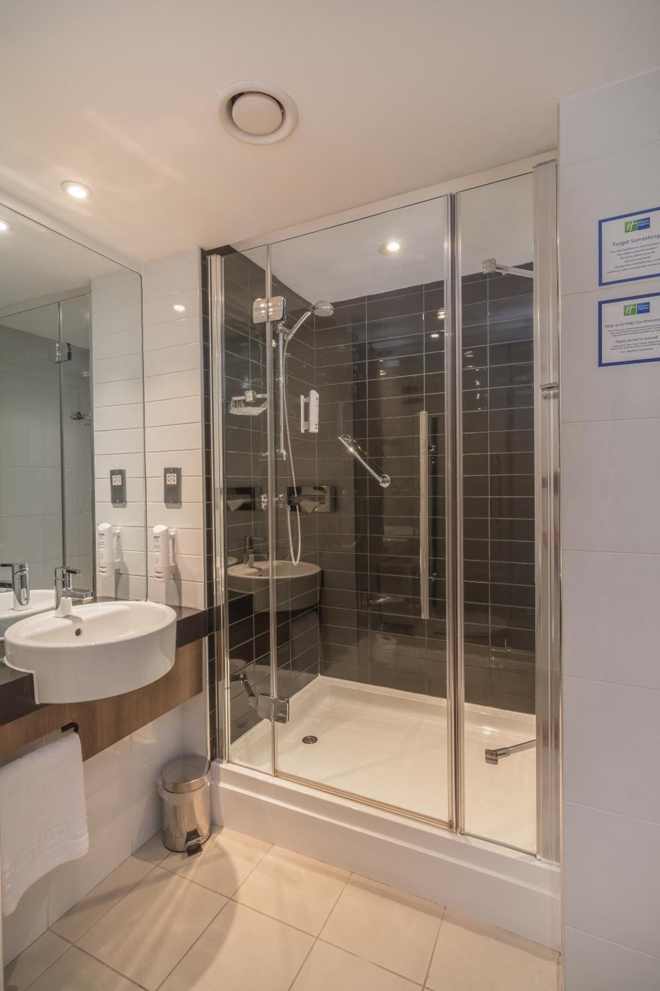 Standard Room with Free Hot Breakfast