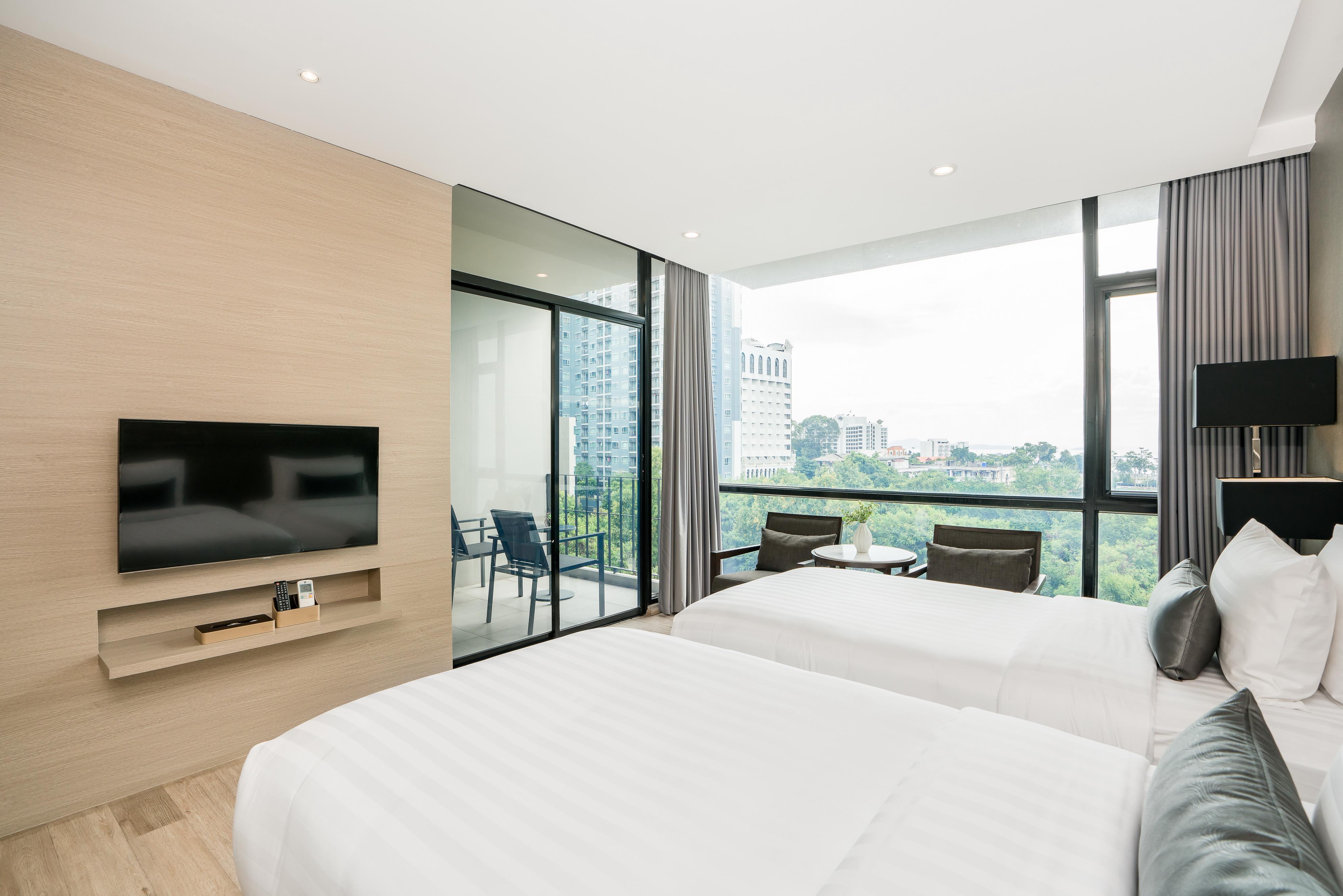 Deluxe Double or Twin Room with City View