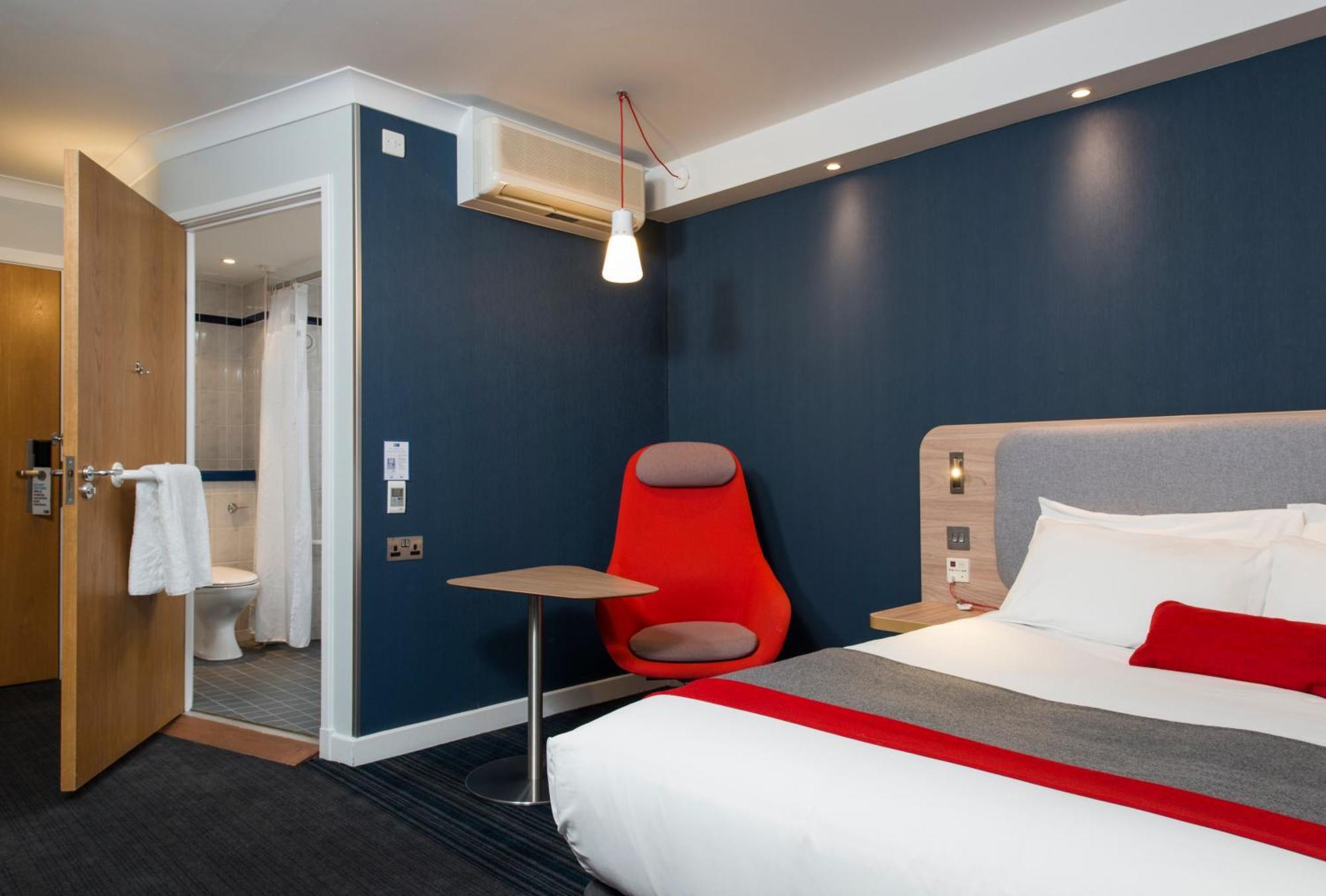 Chambre Double avec Petit-Déjeuner Chaud Gratuit - Accessible aux Personnes à Mobilité Réduite