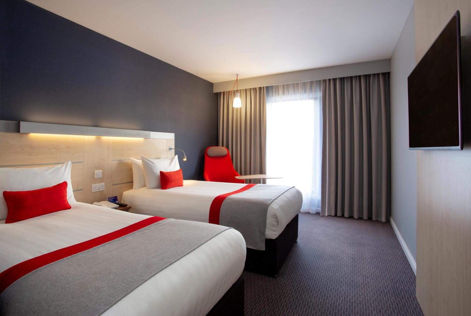 Standard Twin Room with Free Hot Breakfast