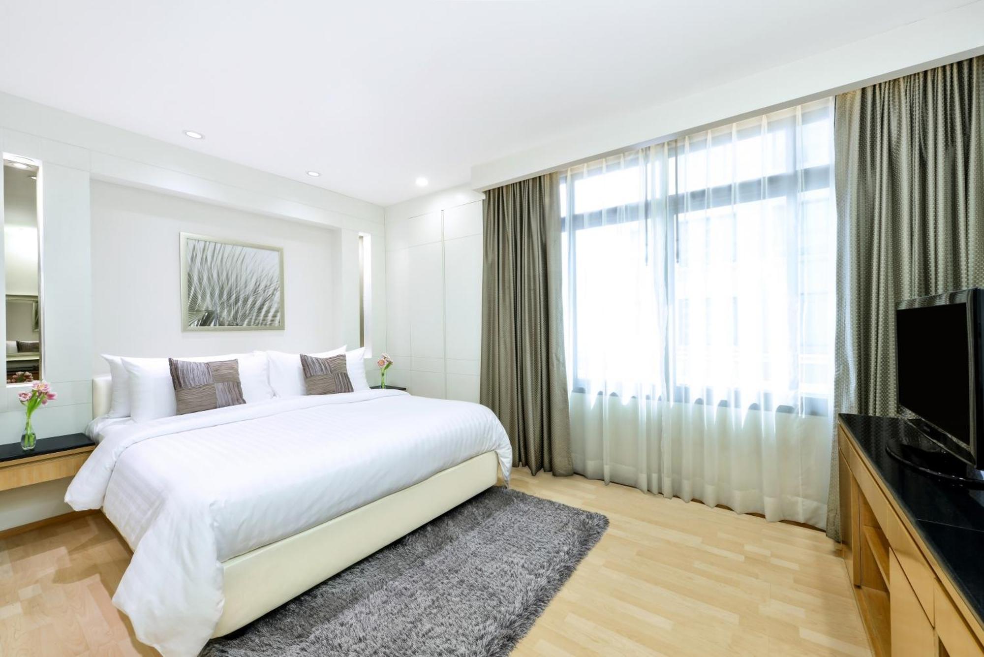 Executive Suite,1274203912:JPEG