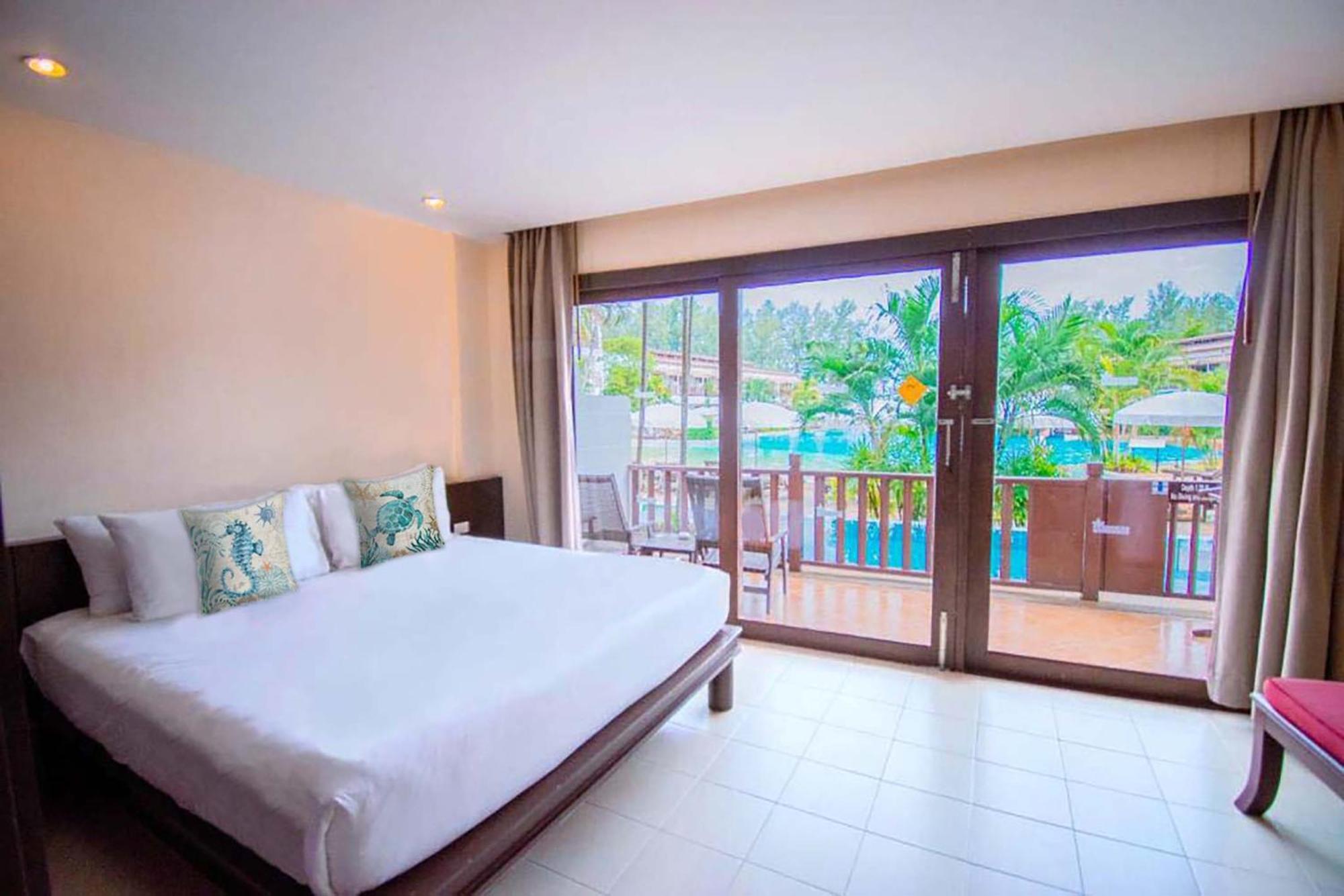 Chambre avec Accès Piscine - Vue sur Piscine