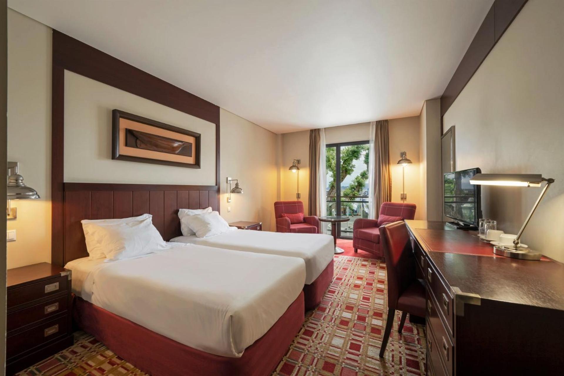 Standard Double or Twin Room with Pico Mountain View