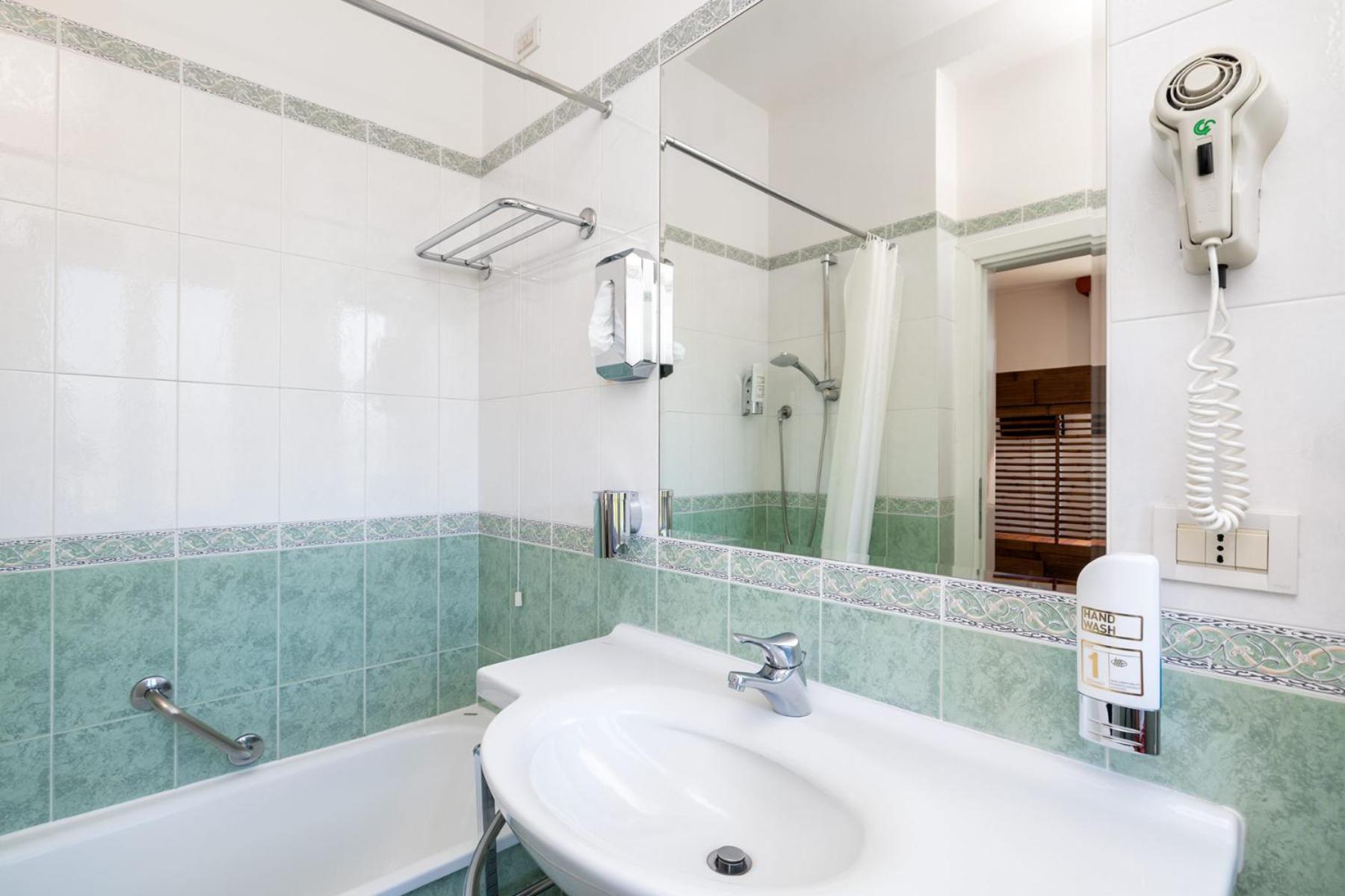 Double Room,1274491189:JPEG