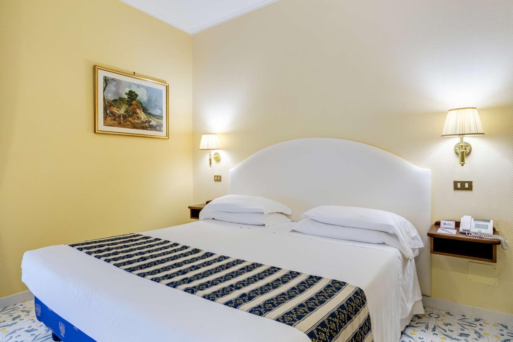 Economy Queen Room