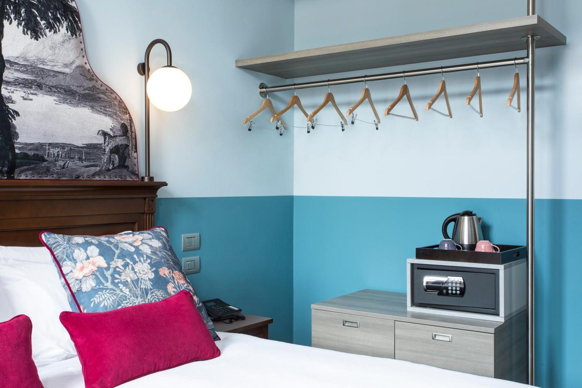 Standard Zimmer mit Queensize-Bett und Balkon