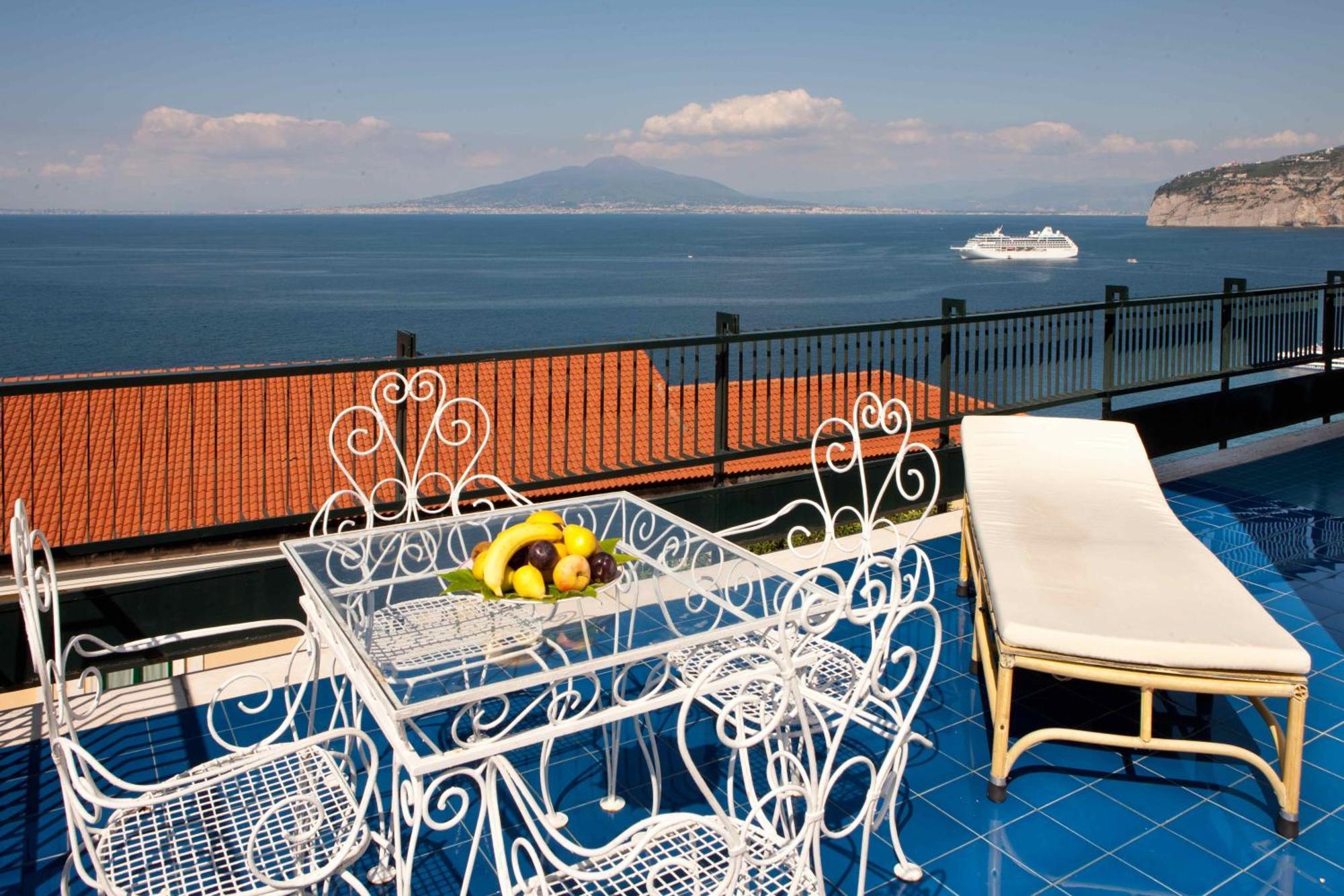 Suite with Sea View,691821756:JPEG