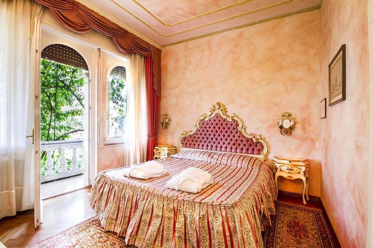 Romantic Double Room
