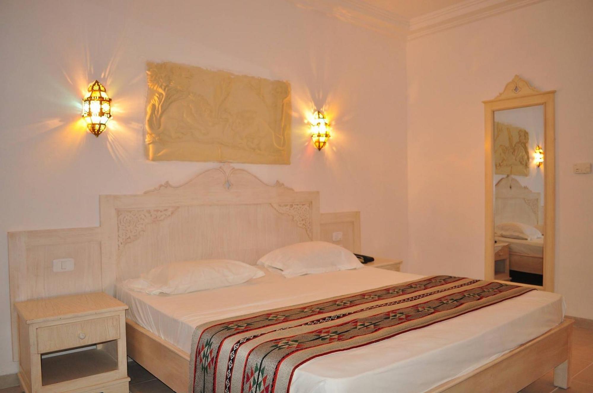 Double Room,1770474176:JPEG