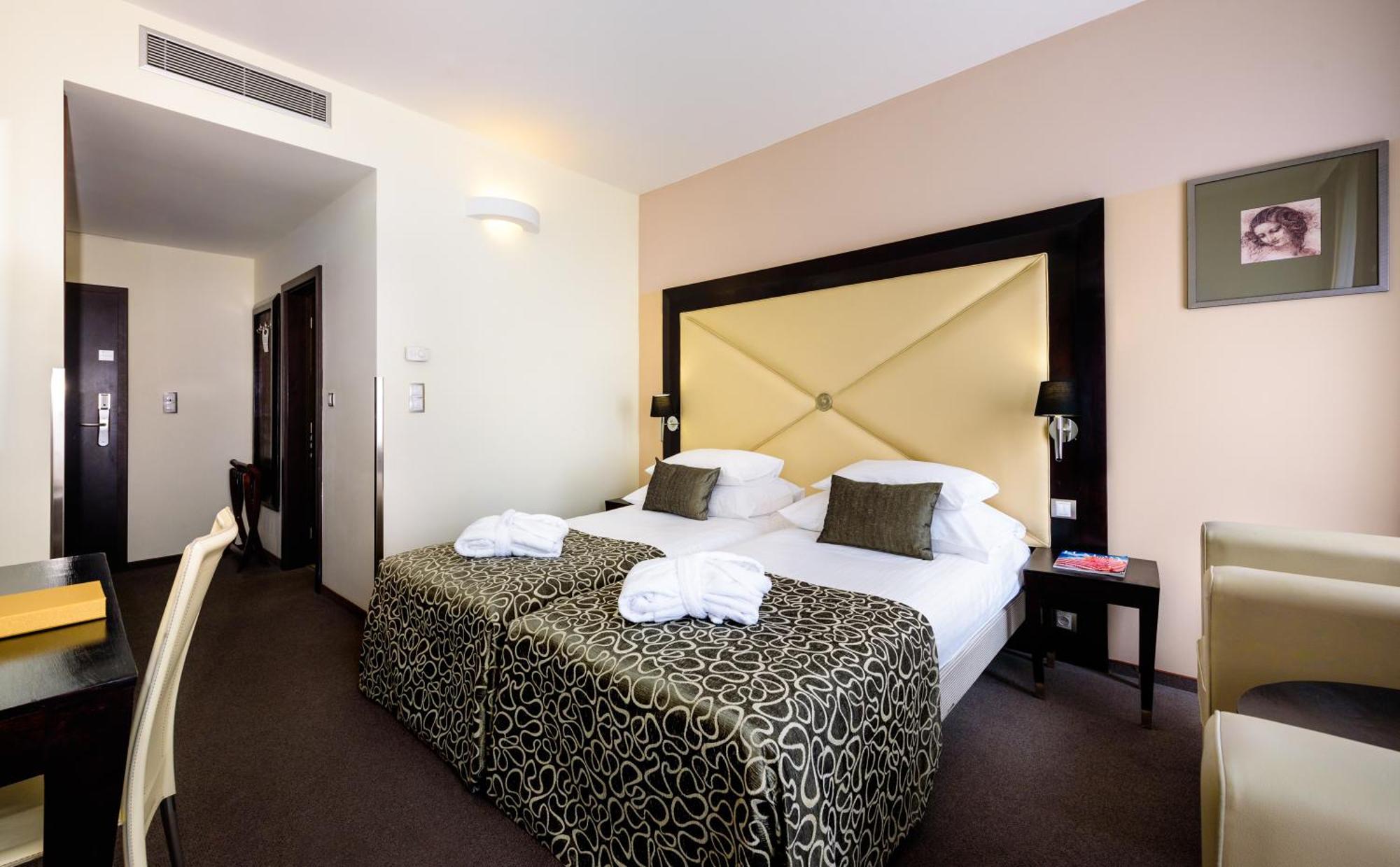Double Room with Extra Bed,1620600591:JPEG