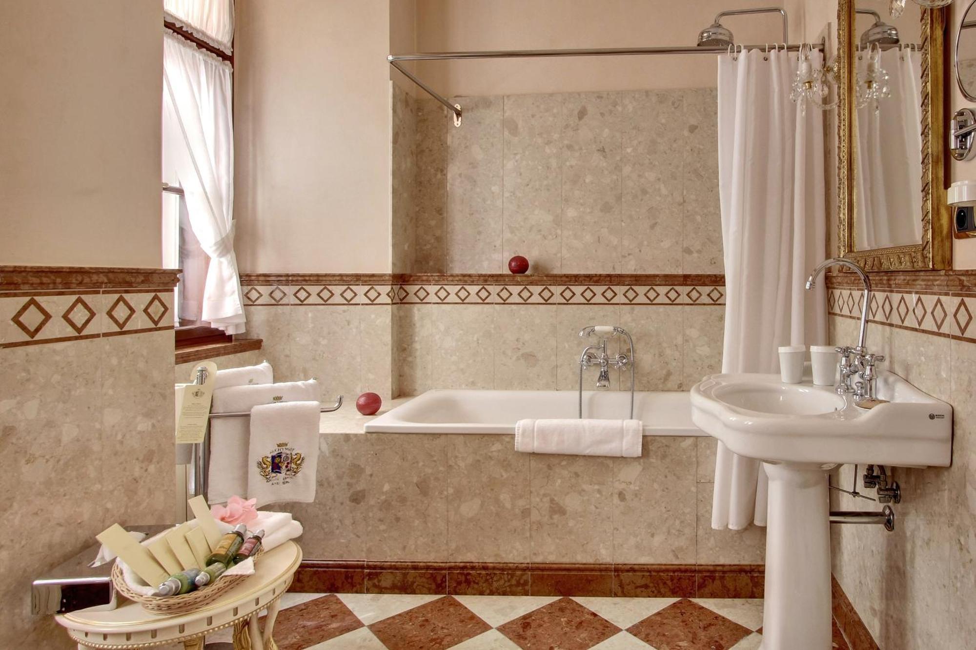 Junior Suite,1498475605:JPEG