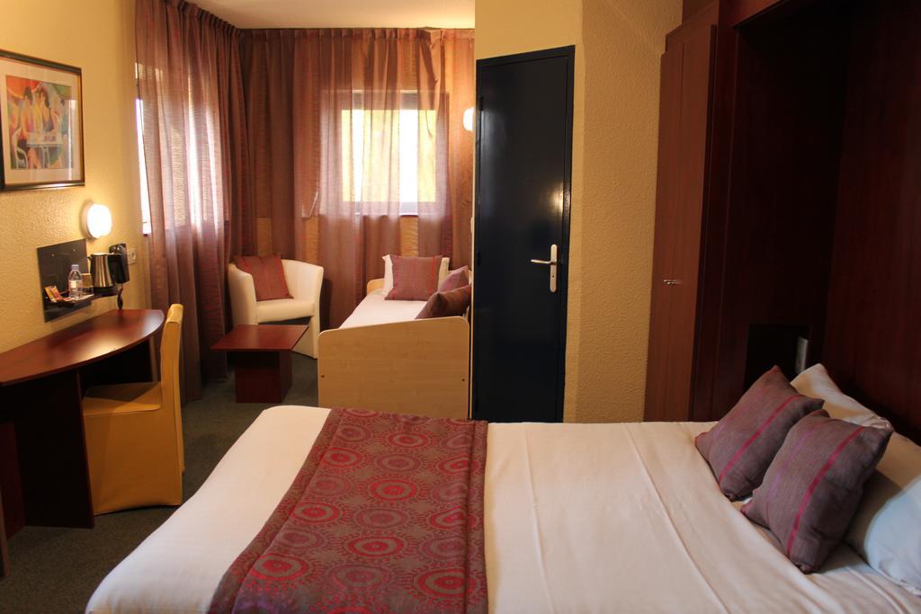 Triple Room with One Double Bed and One Single Bed