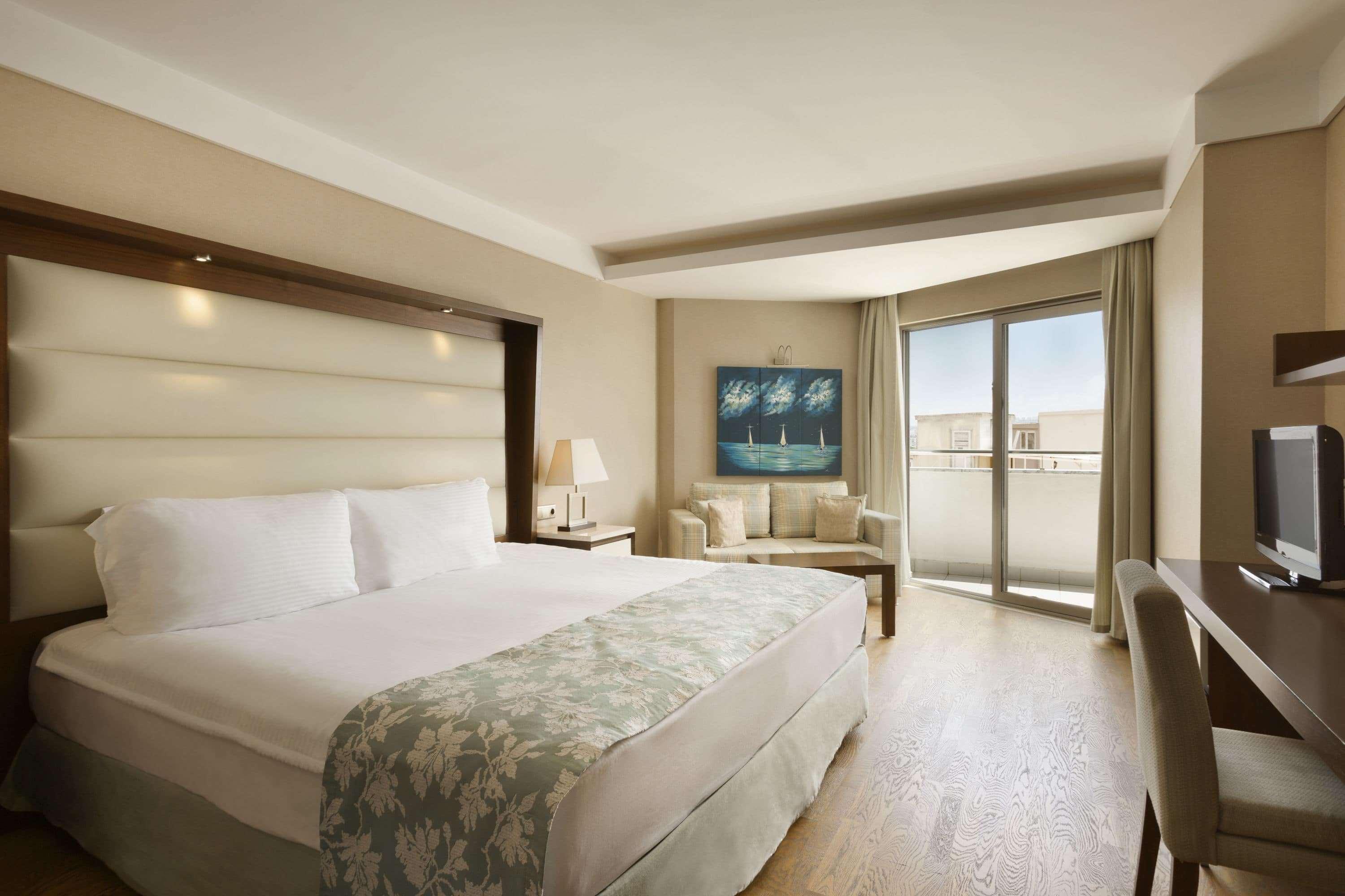Deluxe Room with Side Sea View