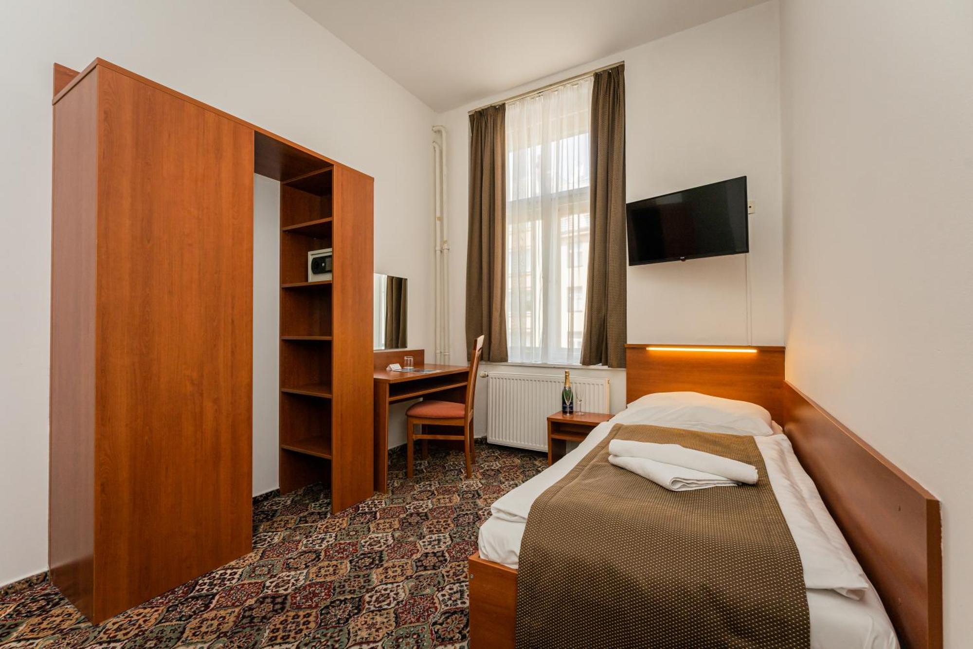 Single Room,1275018985:JPEG