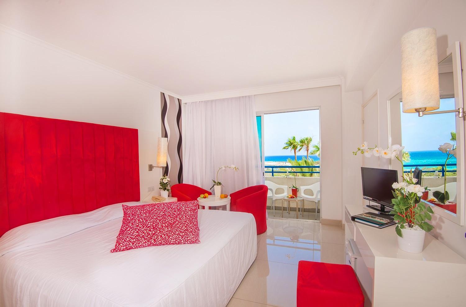 Double or Twin Room with Front Sea View