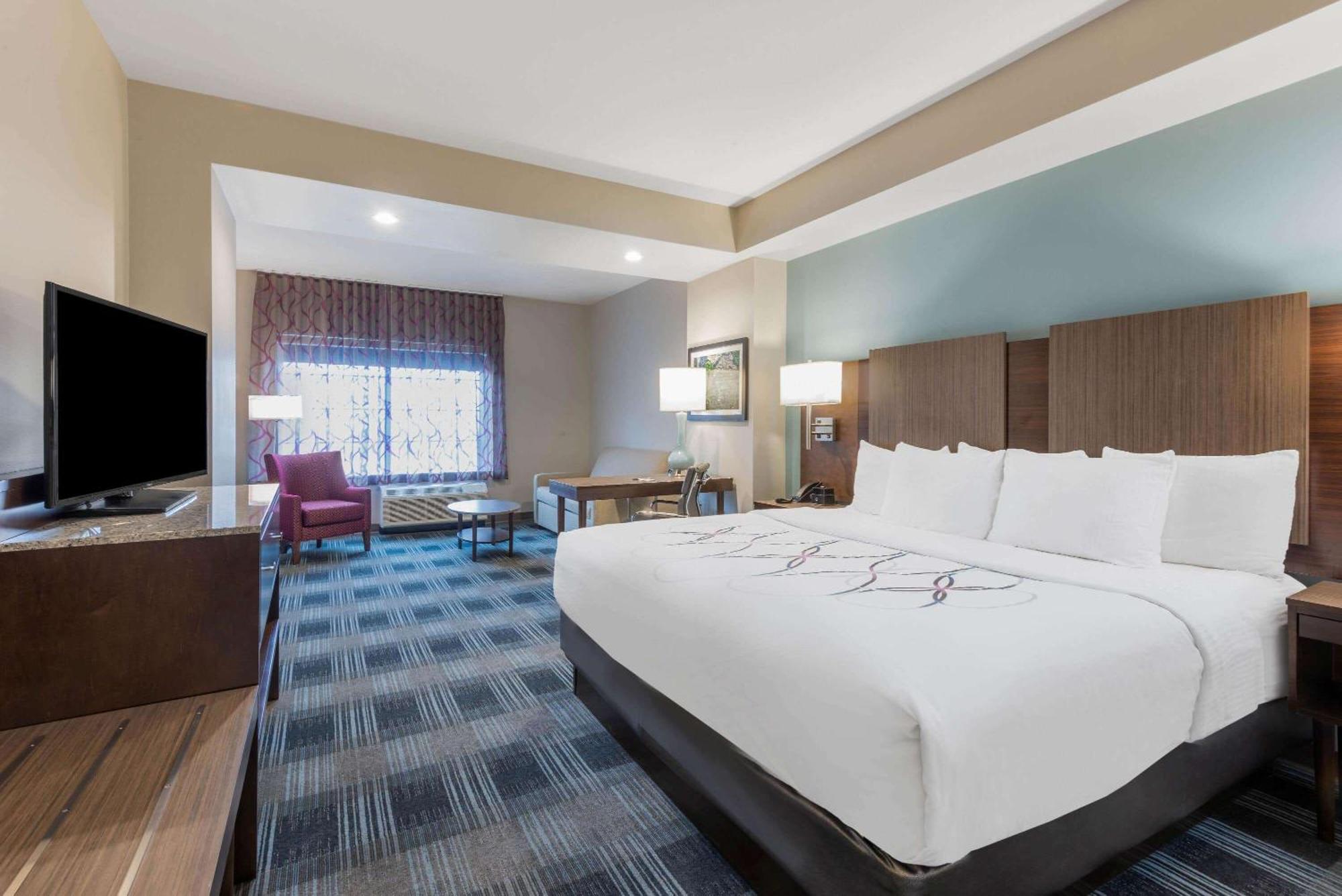 Executive King Room with Sofa Bed