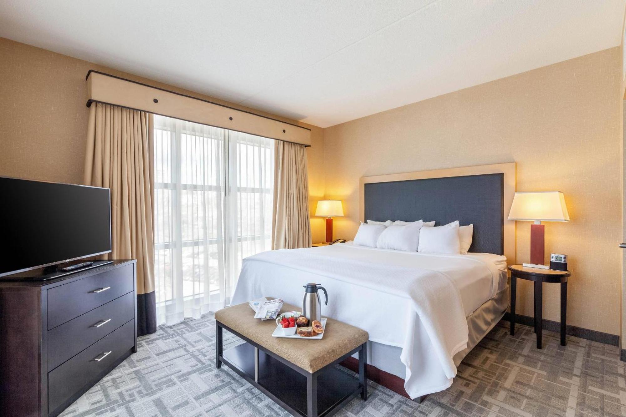 Habitación con cama extragrande y vistas a la ciudad - No fumadores