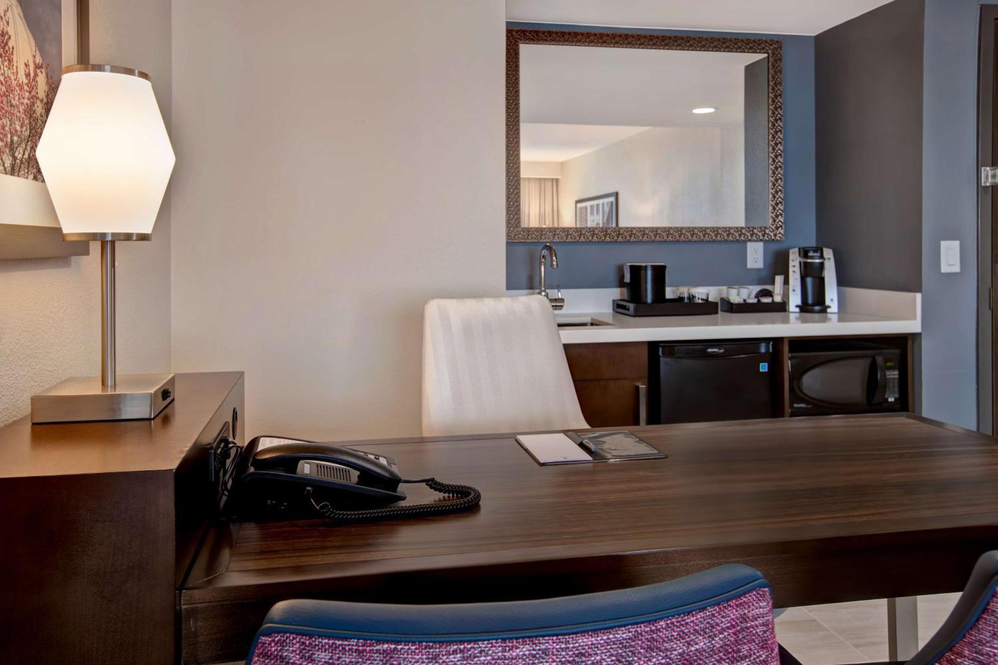 Two-Room King Suite,1275537421:JPEG