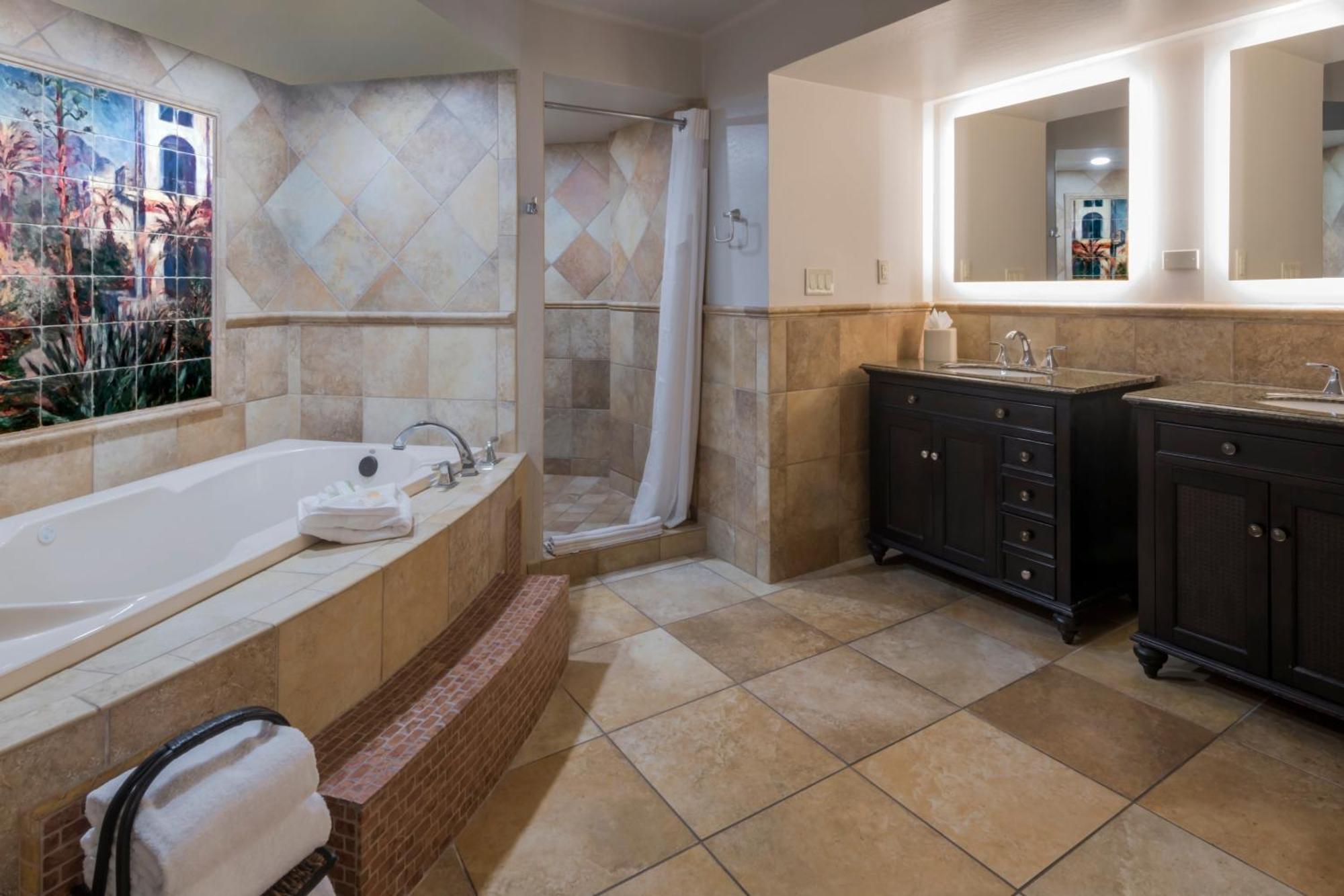 One-Bedroom Suite with Two Queen Beds and Boardroom
