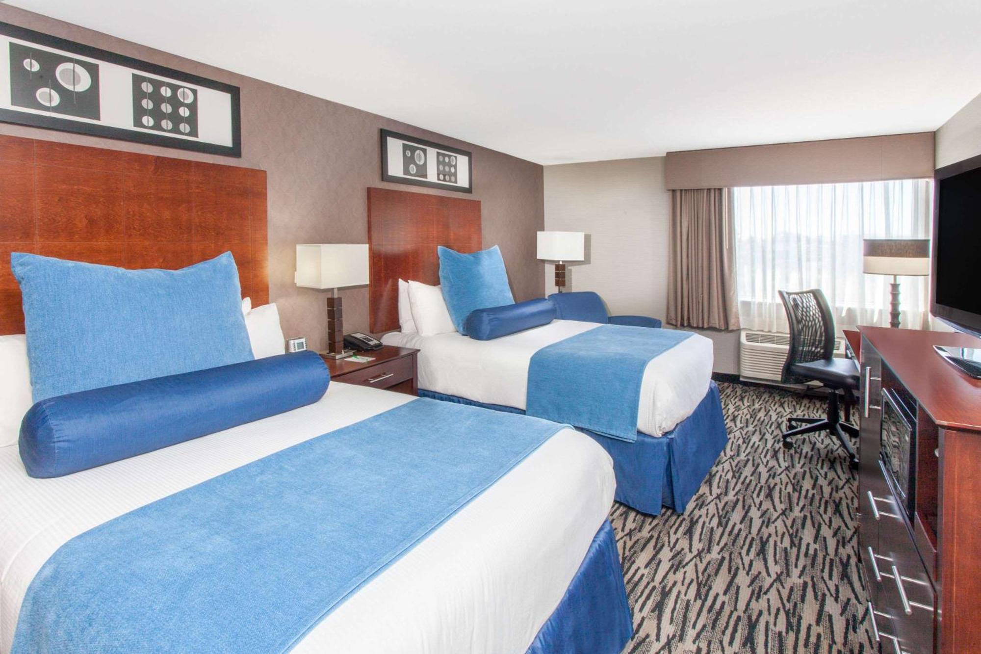 Quadruple Room Disability Access,53890390:JPEG