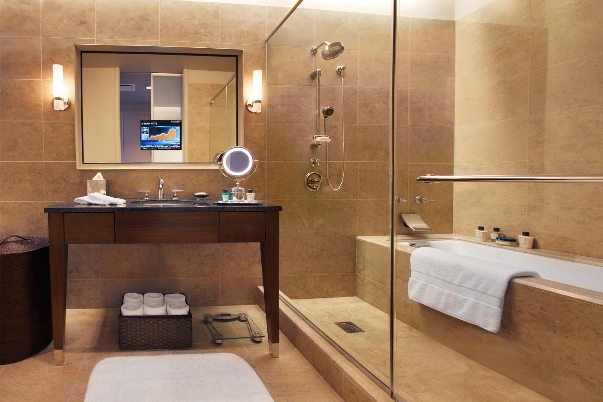 Deluxe King Room City View