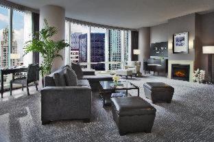 Deluxe King Suite City View