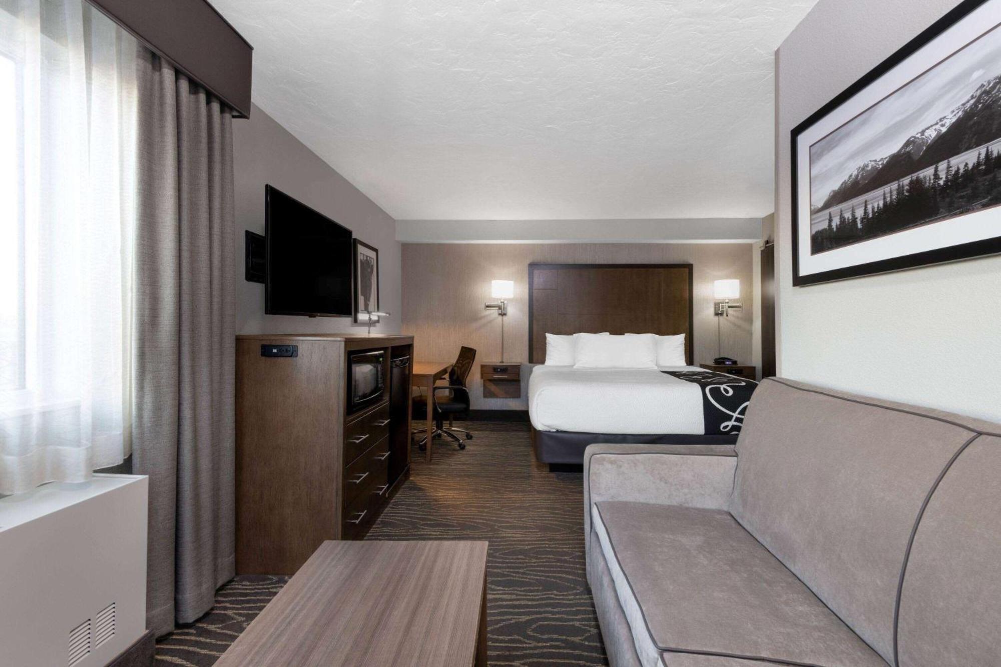 Executive King Room Sofa Bed
