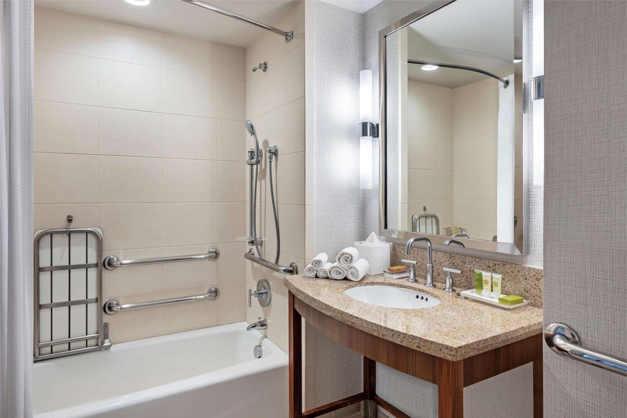 Queen Room Two Queen Beds Bath Tub Mobility Accessible