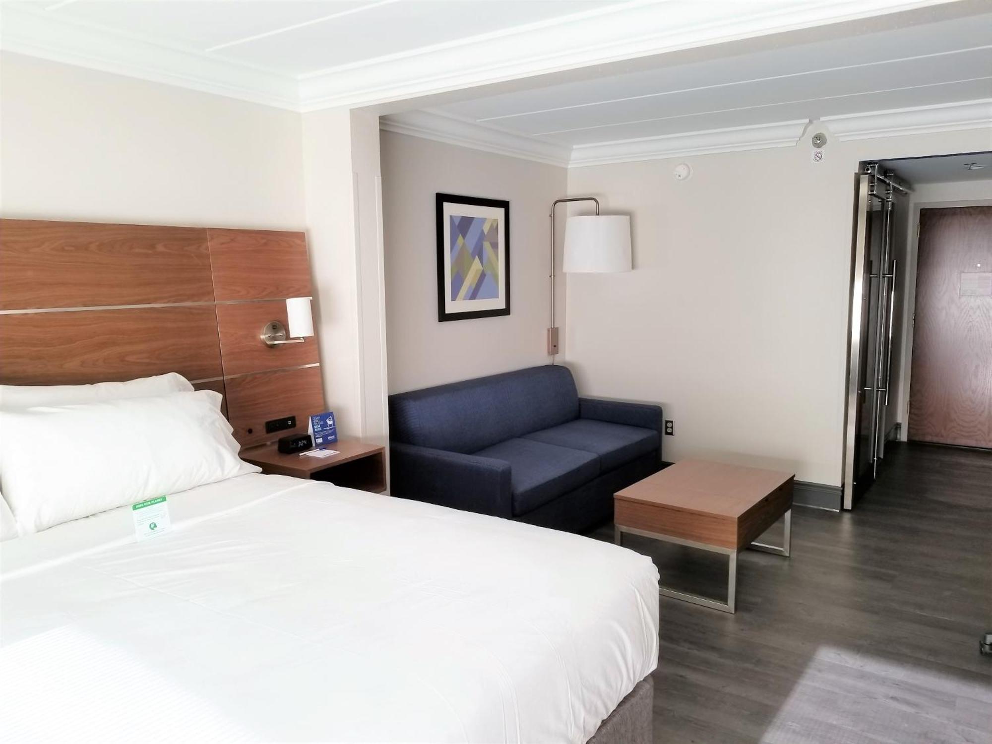 Standard King Room with Roll-In Shower - Communications Access