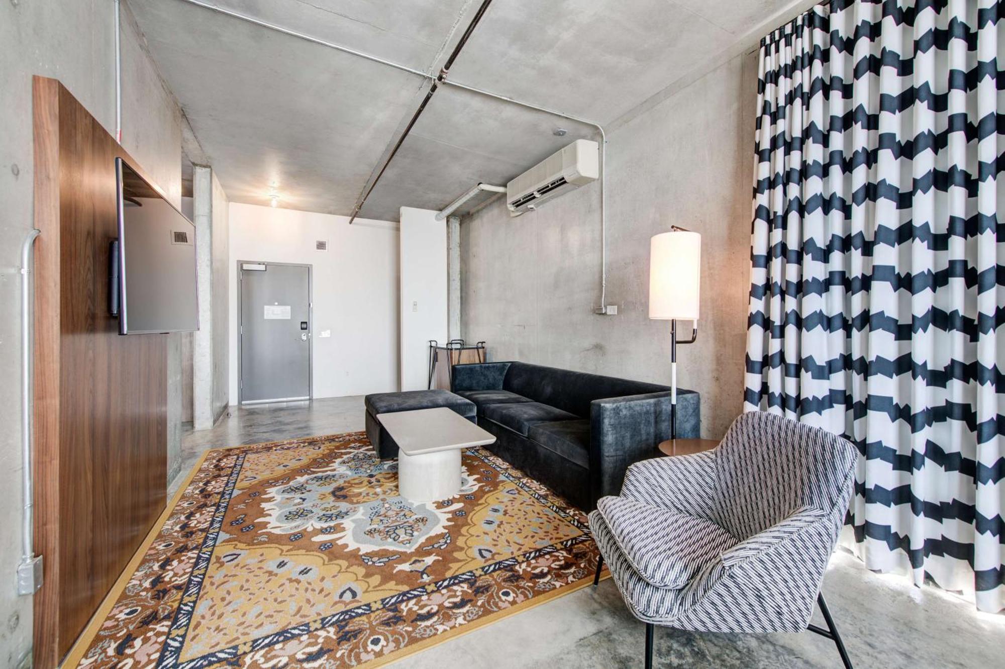 One-Bedroom King Suite