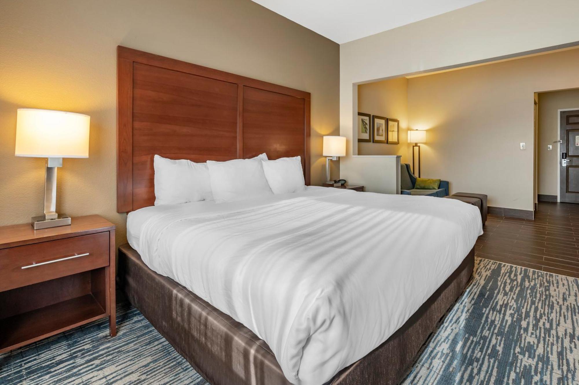 King Suite - Accessible/Non-Smoking