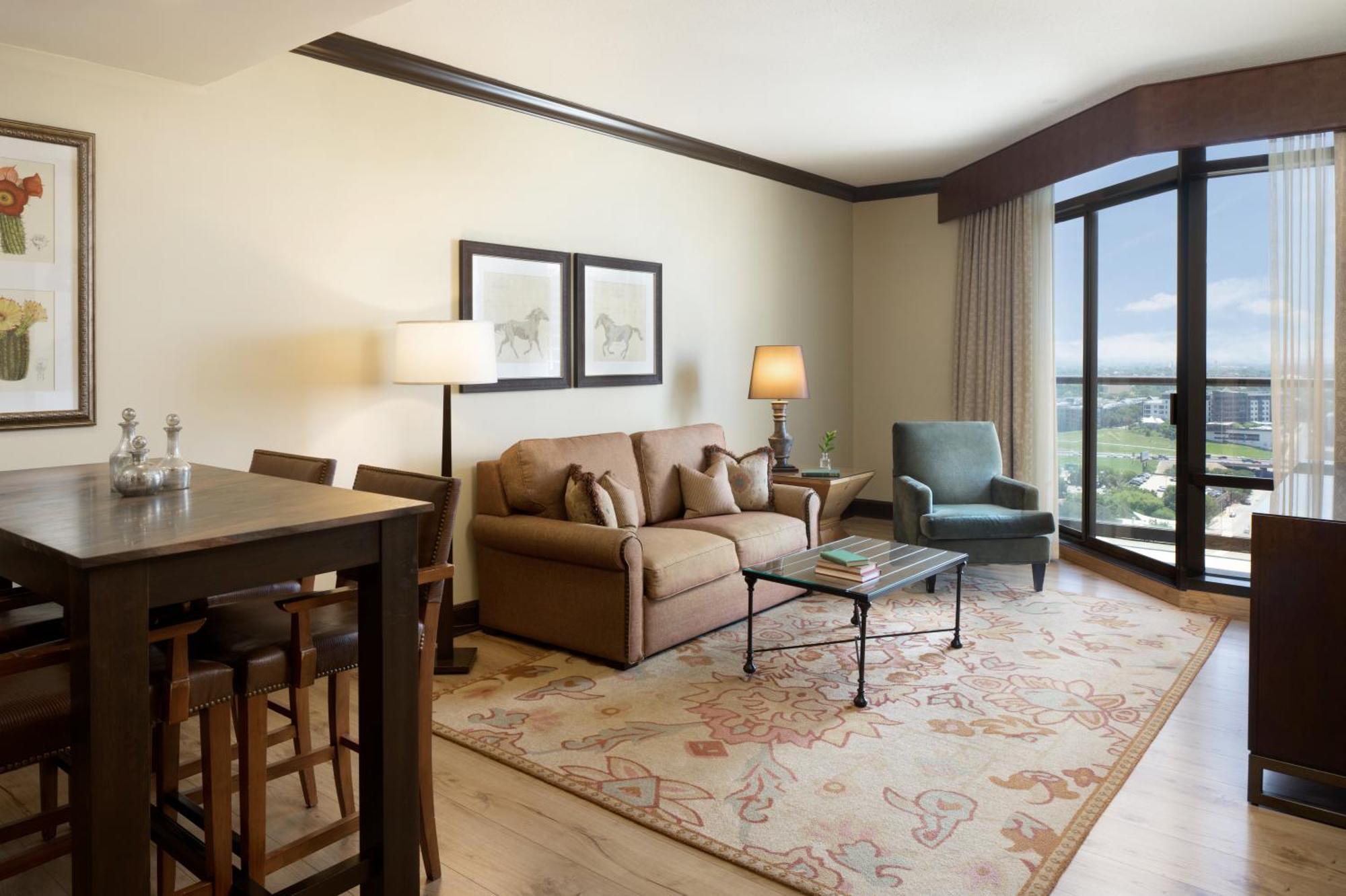Executive One Bedroom Suite 1 Bed with Balcony