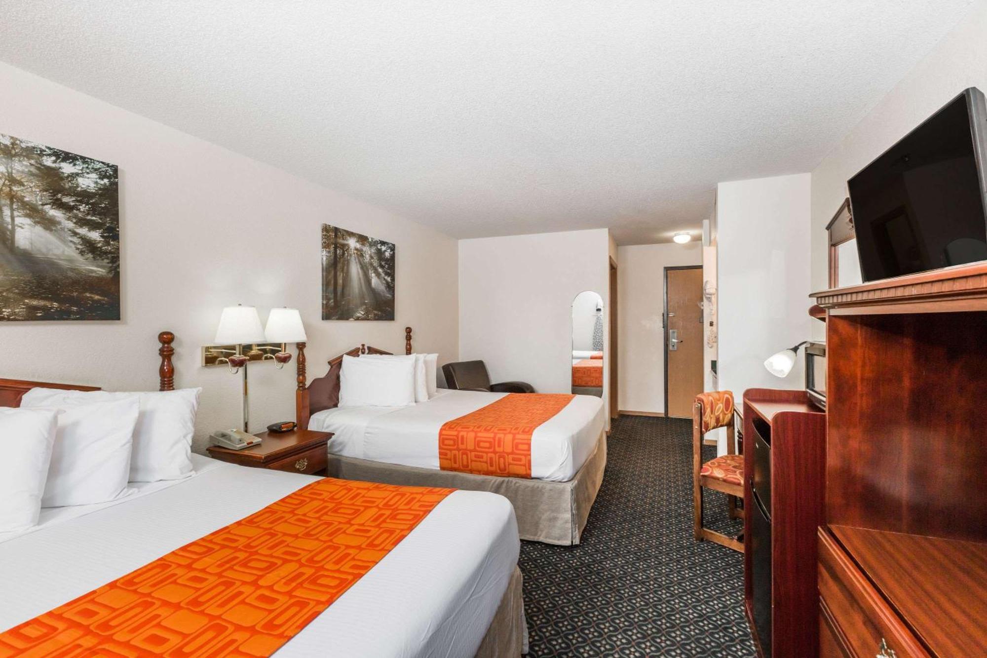 Queen Room Two Queen Beds Non-Smoking