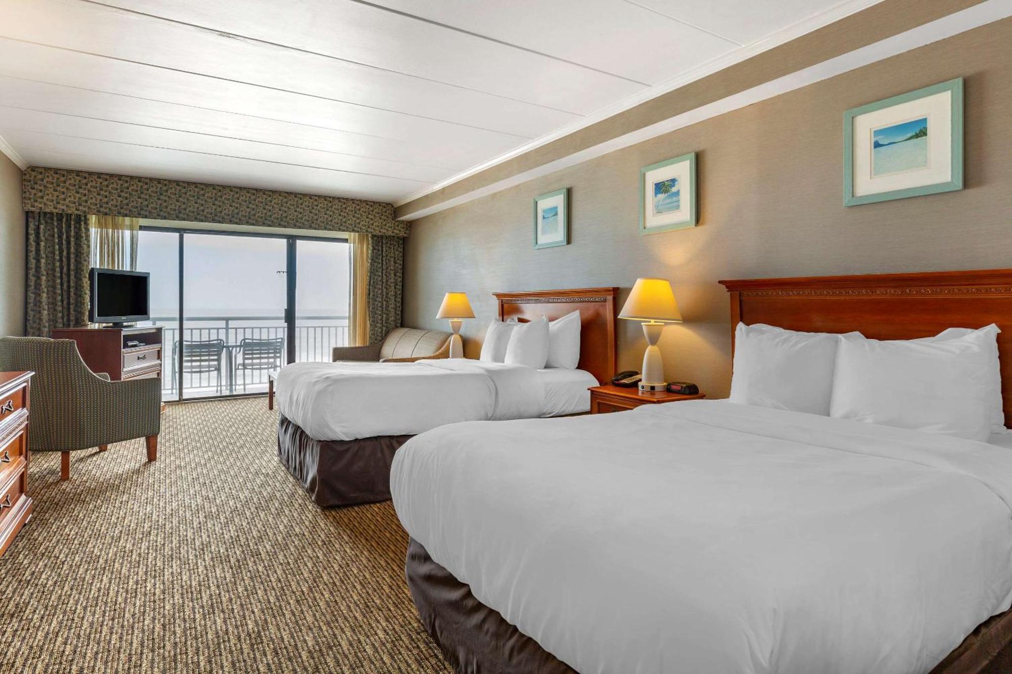 Efficiency Oceanfront Exterior Entrance 2 Double Beds & Sofa Bed Non Smoking,1275808474:JPEG