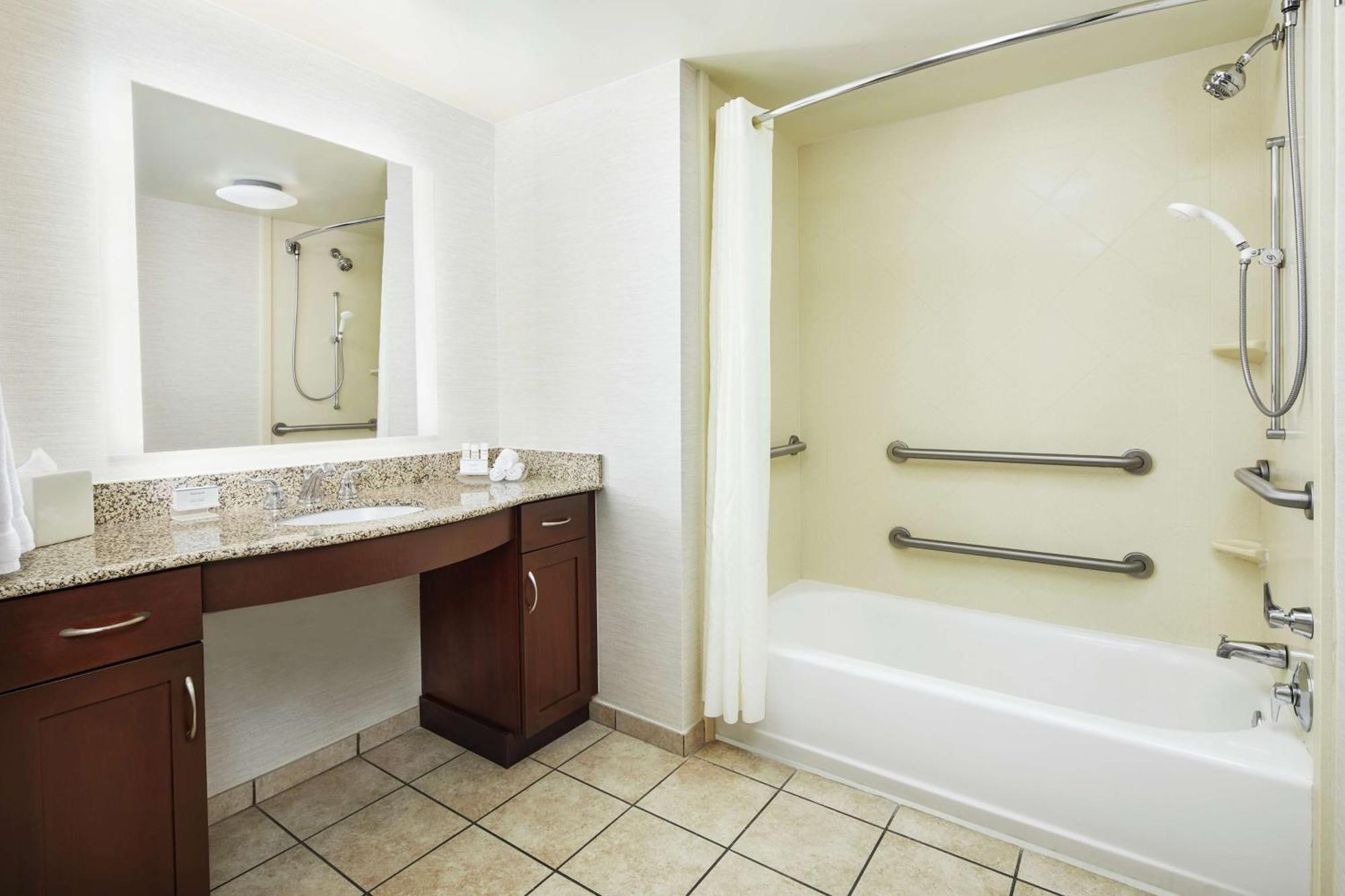 King Suite - Mobility Access/Non-Smoking