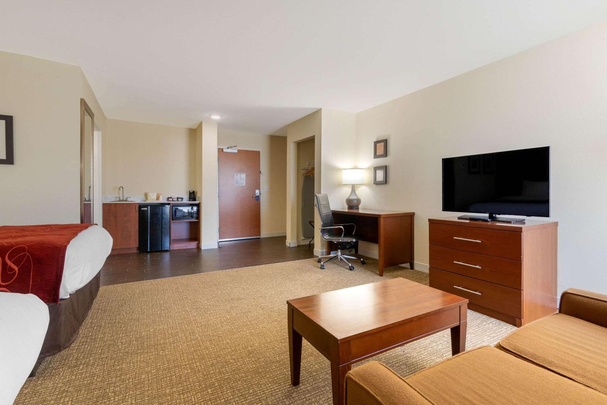 Queen Suite with Two Queen Beds - Non Smoking